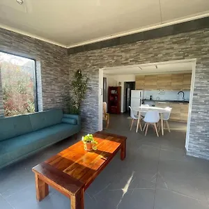 Hébergement de vacances Dependance Au Sein D'une Avec Piscine, Aix-en-Provence